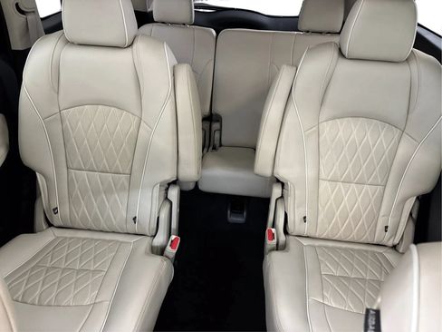 Used 2022 Buick Enclave Avenir w/ Avenir Technology Package AWD/4WD image 48
