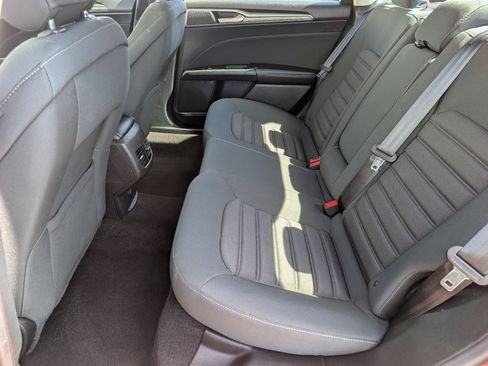 Used 2019 Ford Fusion SE FWD image 17