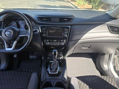 Used 2018 Nissan Rogue SV AWD/4WD image 10