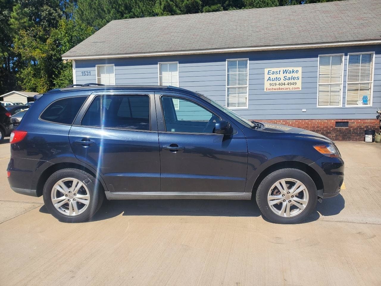 Used 2011 Hyundai Santa Fe SE FWD image 4