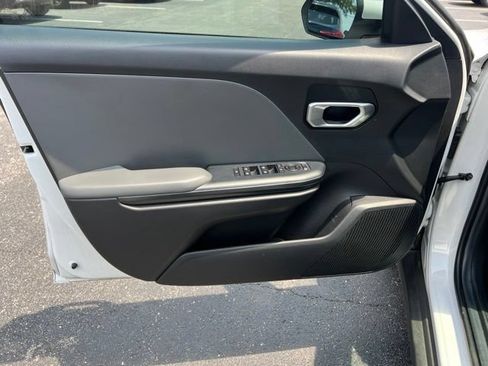 Used 2025 Kia K4 FWD image 25