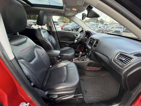 Used 2018 Jeep Compass Trailhawk w/ Leather Interior Group AWD/4WD image 12
