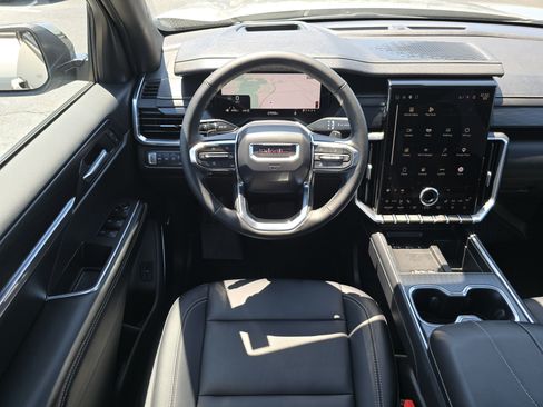 Used 2025 GMC Acadia Elevation w/ Elevation Premium Package AWD/4WD image 22