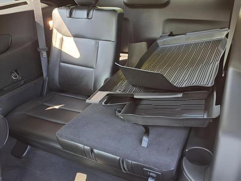 Used 2022 Ford Explorer XLT w/ Equipment Group 202A image 24