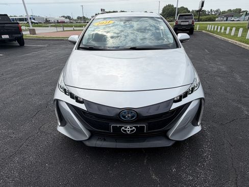 Used 2021 Toyota Prius Prime XLE FWD image 2