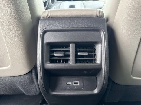 Used 2019 Cadillac XT4 Luxury image 16