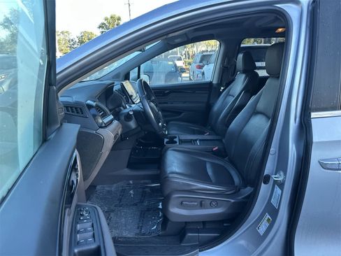 Used 2021 Honda Odyssey Touring image 2