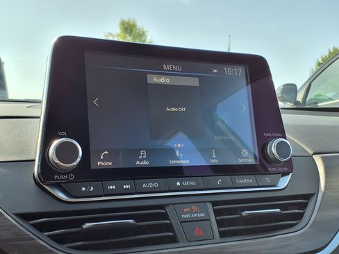 Used 2025 Nissan Altima 2.5 SV FWD image 15