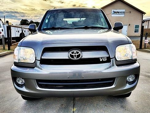 Used 2007 Toyota Sequoia SR5 AWD/4WD image 12