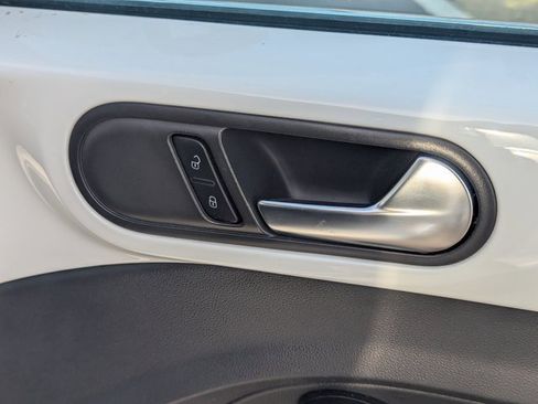 Used 2019 Volkswagen Beetle 2.0T SE image 33