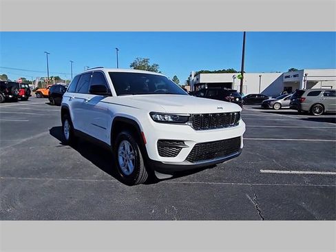 Used 2024 Jeep Grand Cherokee Laredo w/ Trailer Tow Package image 18