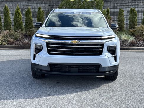 Used 2026 Chevrolet Traverse LT w/ Driver Confidence Package image 3