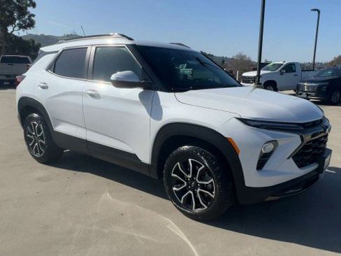 Used 2025 Chevrolet TrailBlazer ACTIV w/ Convenience Package image 2