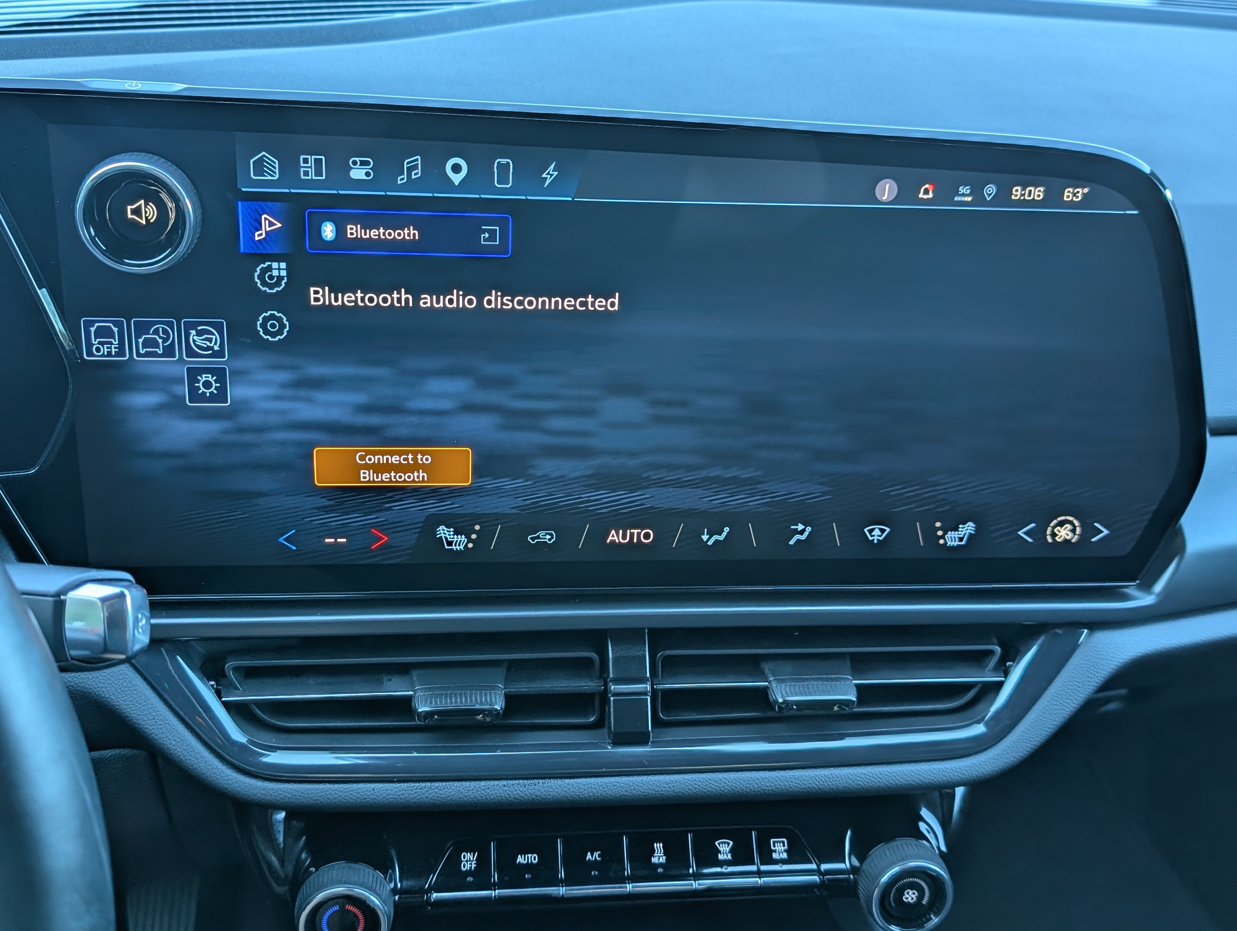 Used 2024 Chevrolet Equinox EV RS FWD image 28