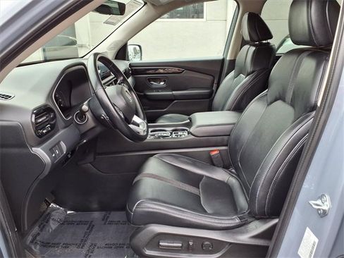 Used 2023 Honda Pilot Touring image 14