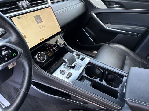 Used 2023 Jaguar F-PACE R-Dynamic S AWD/4WD image 17