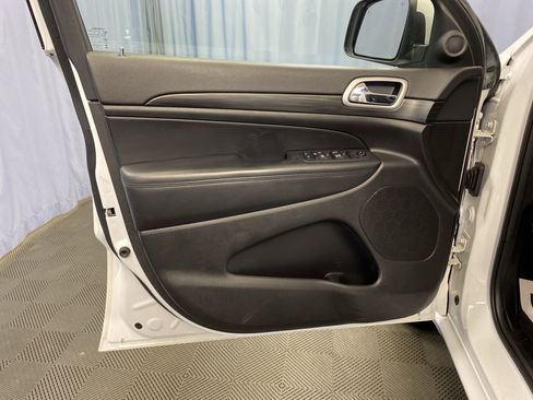 Certified 2020 Jeep Grand Cherokee Altitude image 11