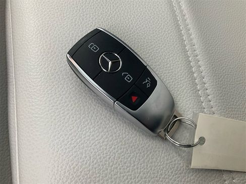 Used 2023 Mercedes-Benz GLB 250 image 39