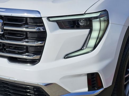 Used 2025 GMC Acadia Elevation image 11