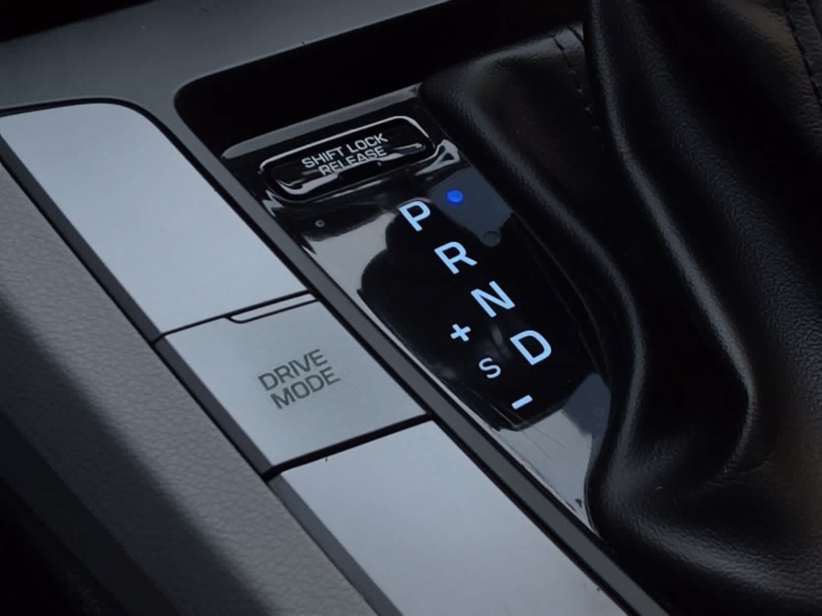 Used 2019 Hyundai Elantra SE FWD image 21