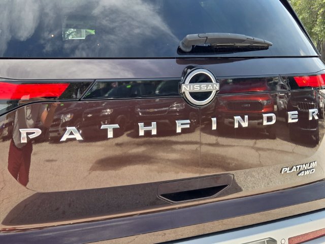 Used 2022 Nissan Pathfinder Platinum w/ Cargo Package AWD/4WD image 11
