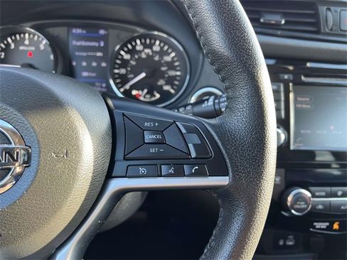 Used 2020 Nissan Rogue SV image 17