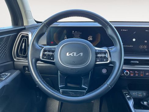 Used 2024 Kia Sorento S FWD image 12