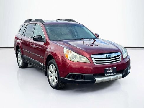 Used 2011 Subaru Outback 2.5i Limited image 3