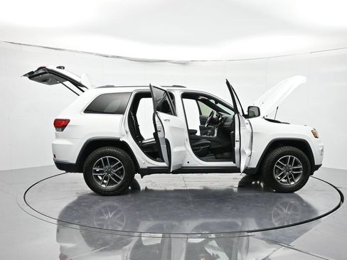 Used 2020 Jeep Grand Cherokee Laredo w/ Laredo X Package image 48