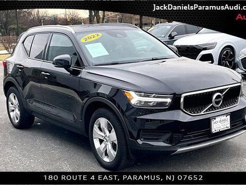 Used 2022 Volvo XC40 T5 Momentum image 9