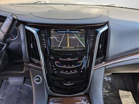Used 2019 Cadillac Escalade Luxury AWD/4WD image 13