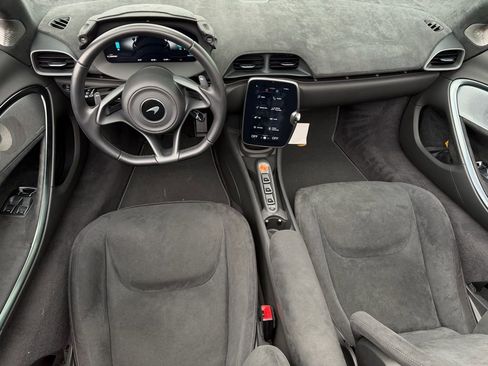 Used 2025 McLaren Artura Spider image 10