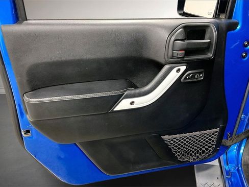 Used 2014 Jeep Wrangler Unlimited Sahara image 19