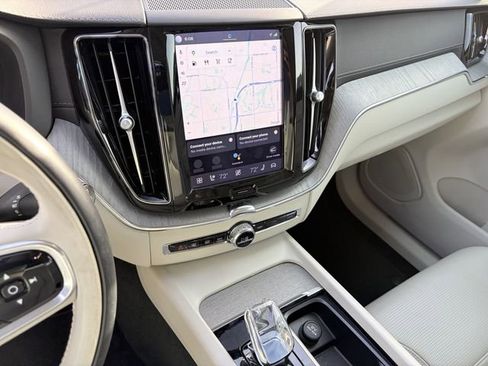 Used 2023 Volvo XC60 B5 Ultimate w/ Climate Package FWD image 11