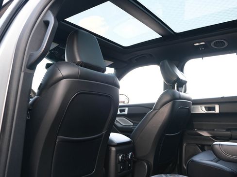 Used 2020 Ford Explorer ST w/ ST Street Pack image 21