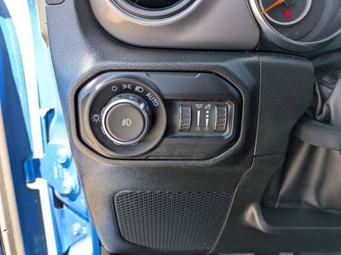 Used 2022 Jeep Wrangler Sport AWD/4WD image 15