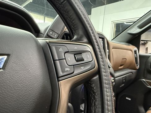 Used 2022 Chevrolet Silverado 1500 High Country image 22