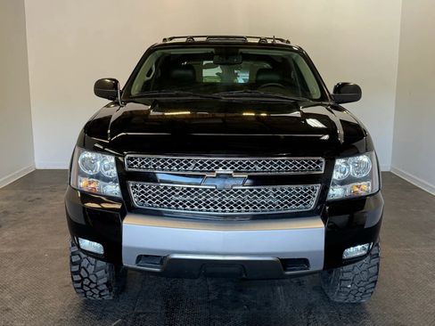 Used 2013 Chevrolet Avalanche LT w/ Suspension Package, Off-Road AWD/4WD image 2