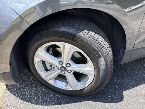 Used 2018 Ford Edge SE FWD image 6