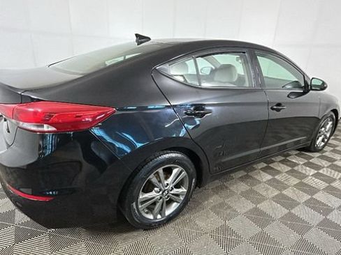 Used 2017 Hyundai Elantra SE FWD image 3