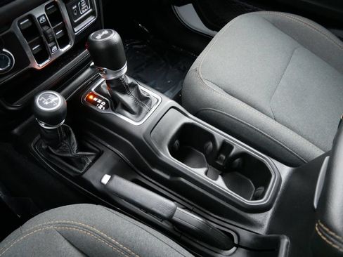 Used 2024 Jeep Wrangler Unlimited Sahara AWD/4WD image 23
