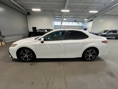 Used 2019 Toyota Camry SE FWD image 6