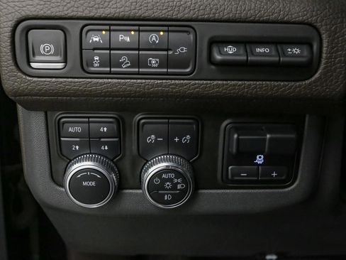 Used 2022 GMC Yukon Denali w/ Denali Premium Package AWD/4WD image 45