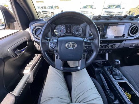 Used 2018 Toyota Tacoma TRD Off-Road w/ Technology Package AWD/4WD image 39