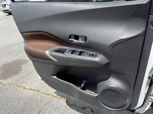 Certified 2022 Nissan Kicks SR FWD image 20