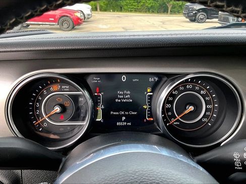 Used 2021 Jeep Wrangler Unlimited Sahara AWD/4WD image 19