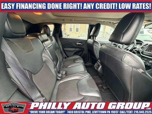 Used 2016 Jeep Cherokee Trailhawk w/ Comfort & Convenience Group AWD/4WD image 22
