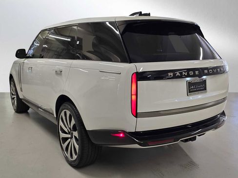 New 2026 Land Rover Range Rover Long Wheelbase SE AWD/4WD image 3