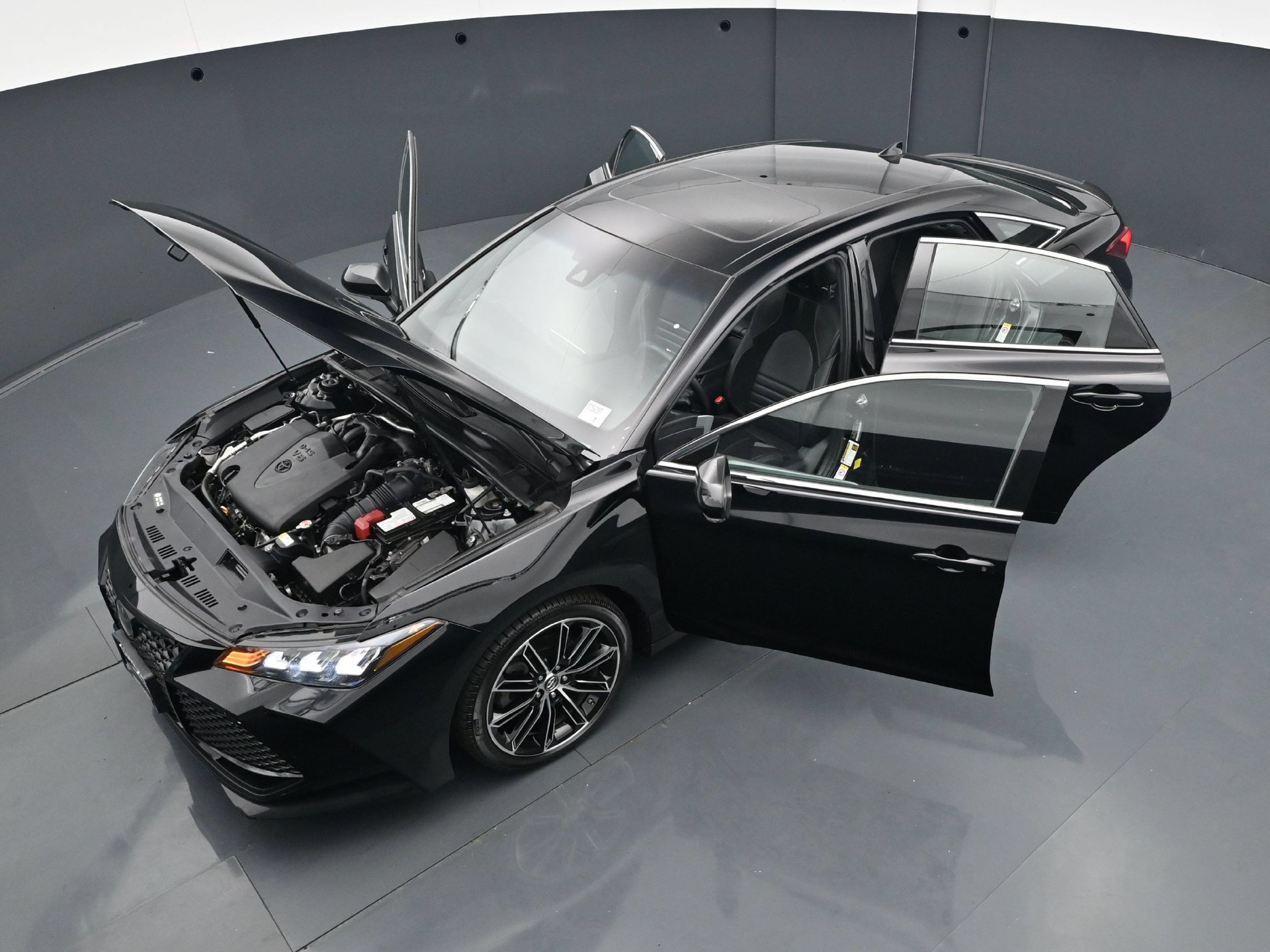 Used 2019 Toyota Avalon XSE FWD image 40