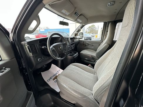 Used 2025 Chevrolet Express 3500 LS RWD image 10